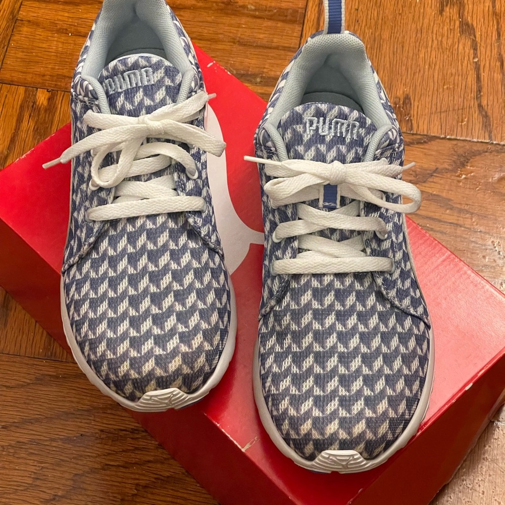 PUMA Sports Lifestyle - Size 9M - Blue and White Patterned Sneakers